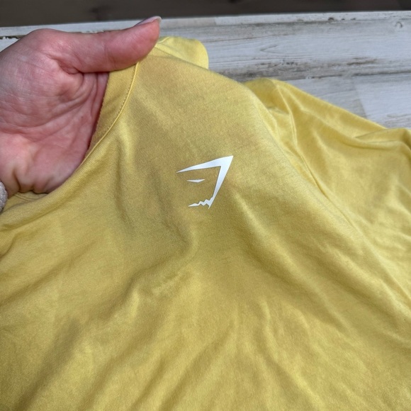 Gymshark Women’s Yellow Slanted Hem Short Sleeve T-Shirt - Picture 3 of 8